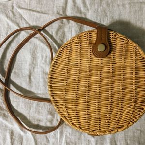 Round crossbody bag